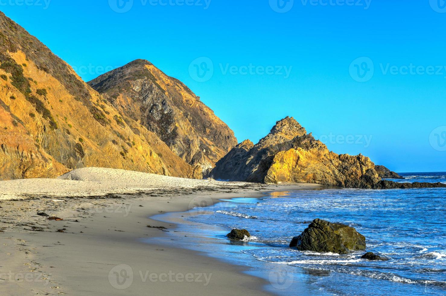 pfeiffer spiaggia lungo pfeiffer stato parco nel grande su, California. foto