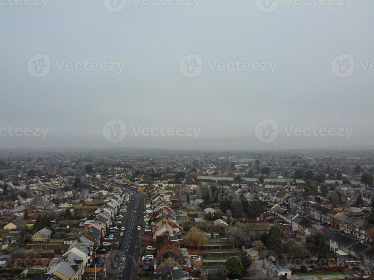 maggior parte bellissimo alto angolo metraggio di inverno nuvole al di sopra di il Britannico città di Inghilterra foto