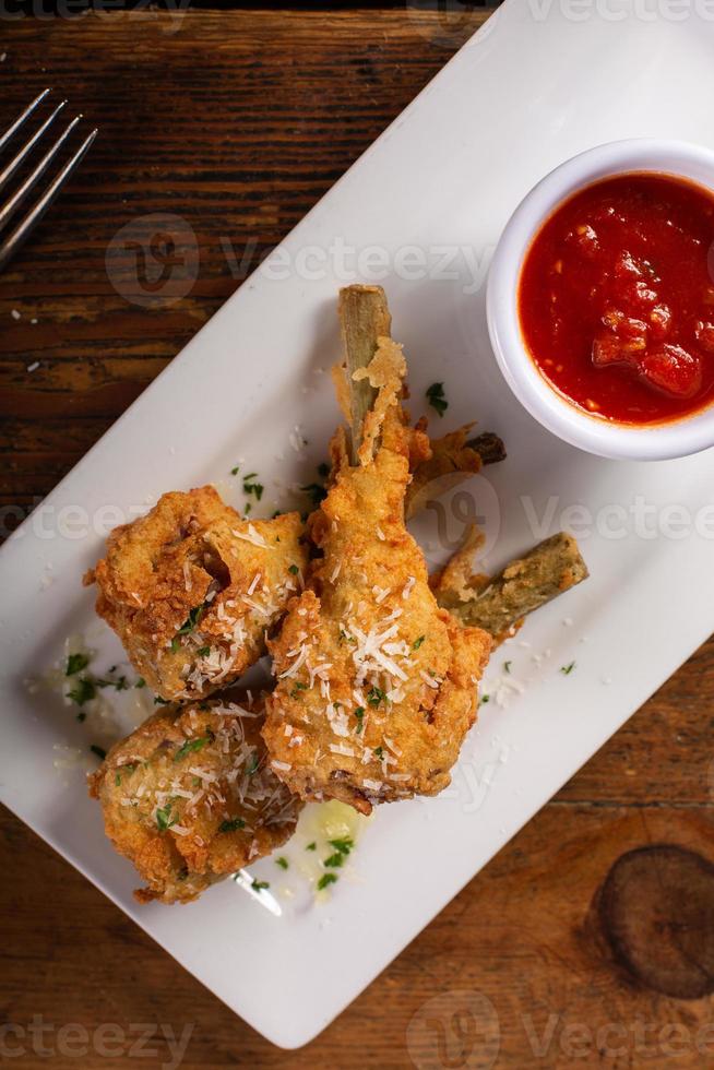 italiano fritte agnello braciole servito con marinara salsa foto