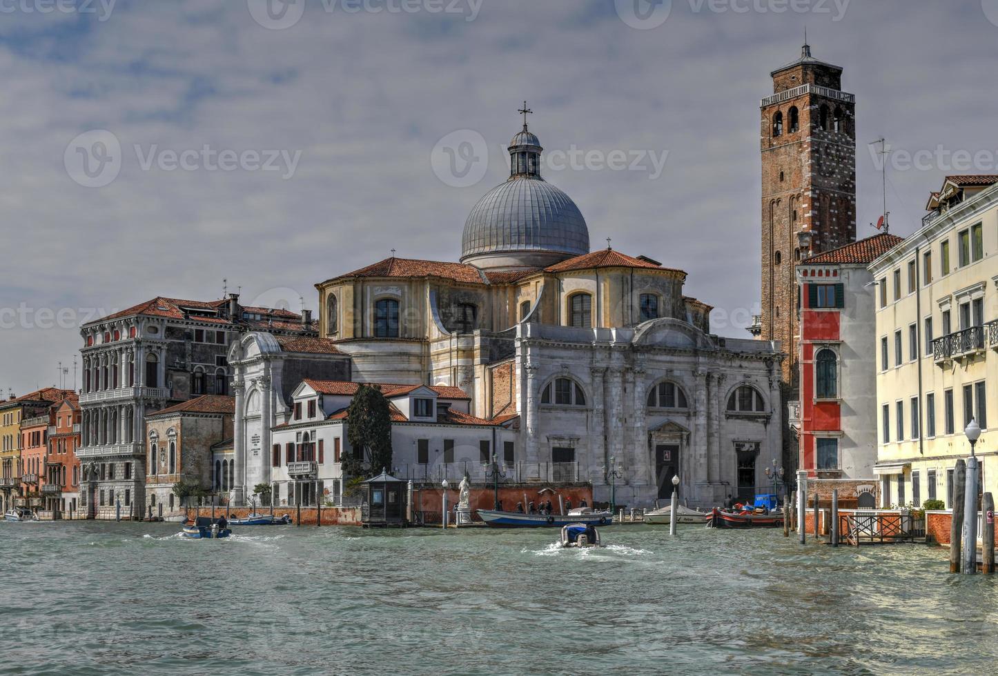 il Chiesa di san geremia su il mille dollari canale nel Venezia. foto