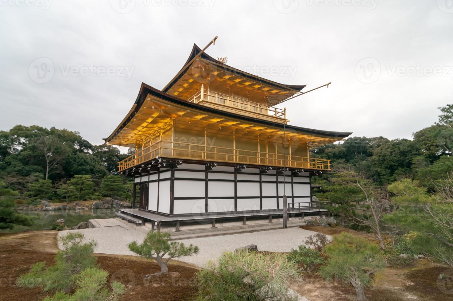 il d'oro padiglione - kinkakuji tempio nel kyoto, Giappone foto