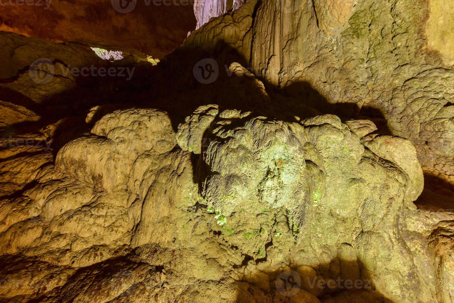 roccia formazioni di il camuy fiume grotta parco nel puerto stecca. foto