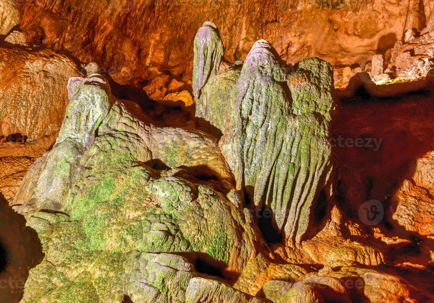 roccia formazioni di il camuy fiume grotta parco nel puerto stecca. foto