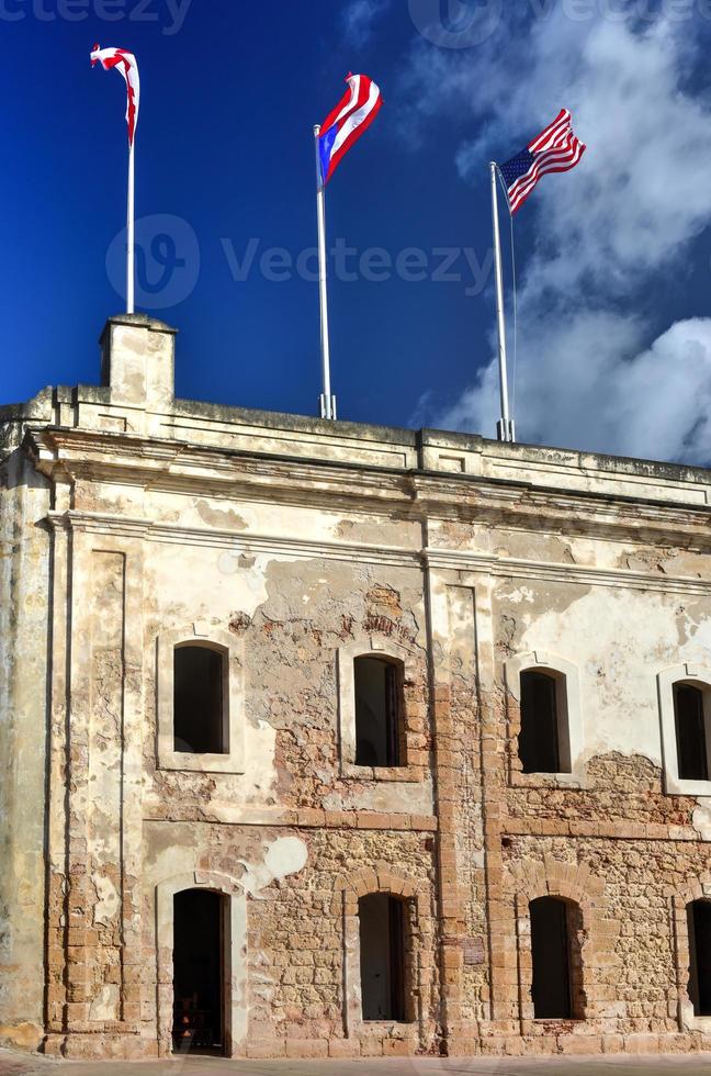 castillo de san cristobal nel san Giovanni, puerto stecca. esso è designato come un' unesco mondo eredità luogo da 1983. esso era costruito di Spagna per proteggere contro terra basato attacchi su il città di san giovanni. foto