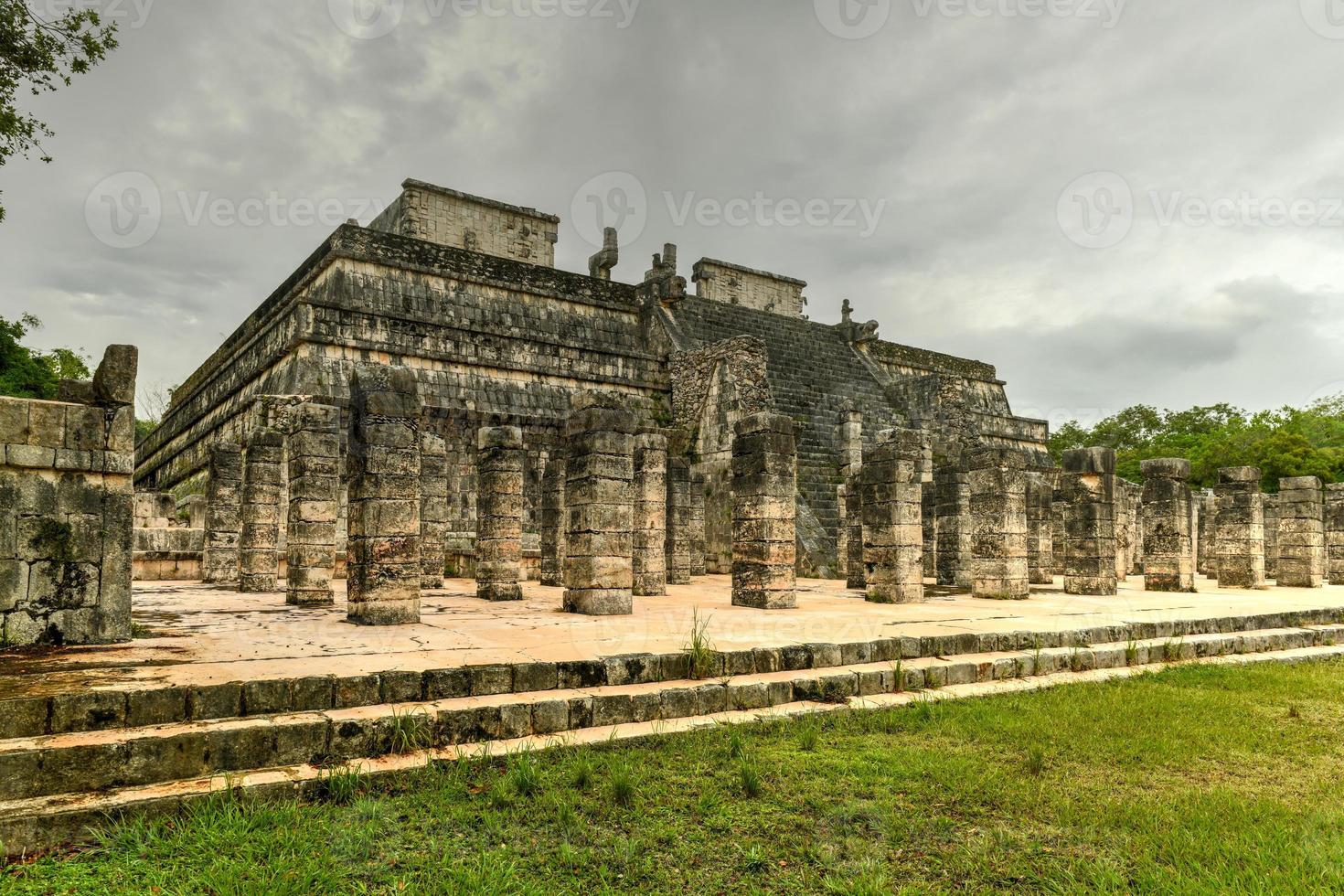 templo de los Guerrieri, tempio di il guerrieri, chichen itza nel Yucatan, Messico, un' unesco mondo eredità luogo. foto