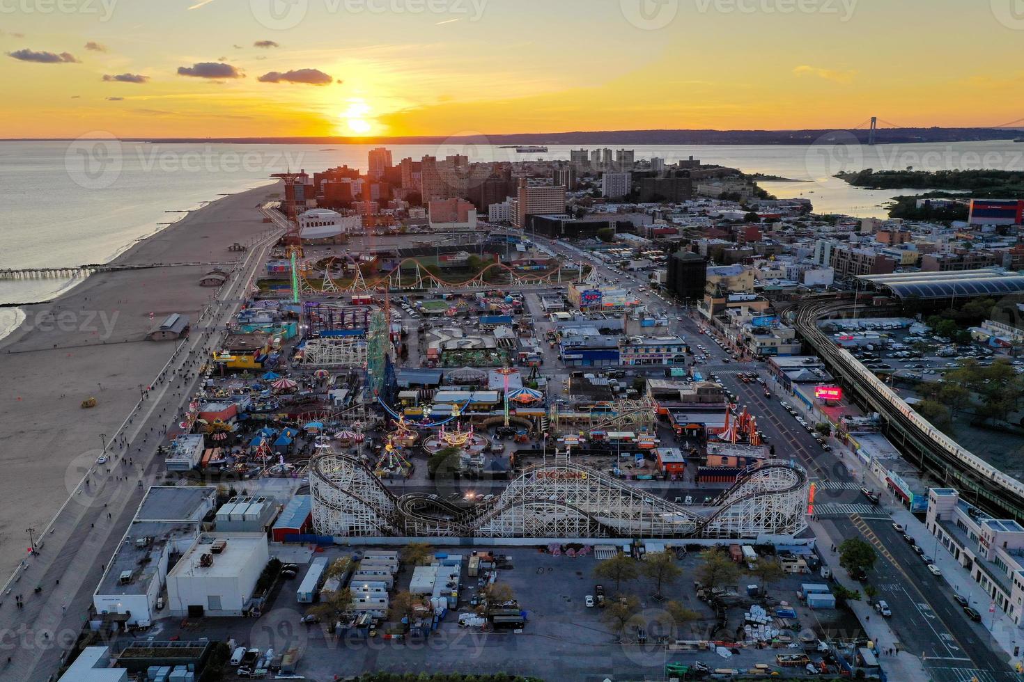 aereo Visualizza lungo coney isola e il spiaggia nel brooklyn, nuovo york. foto