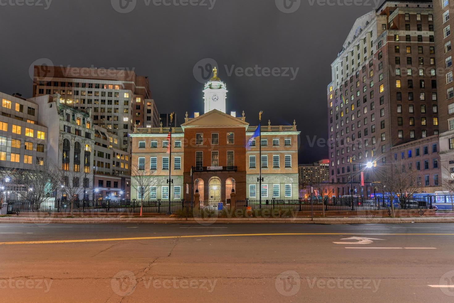 il vecchio stato Casa edificio a notte nel Hartford, Connecticut. foto