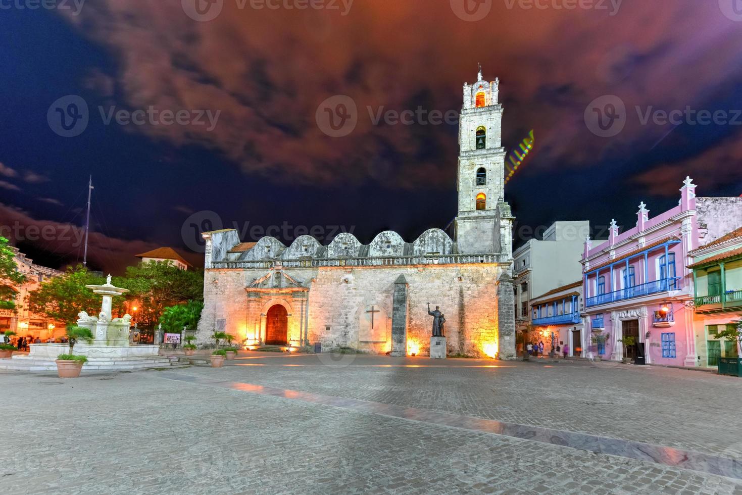 il piazza di san Francisco di come è nel vecchio havana a notte nel Cuba. foto