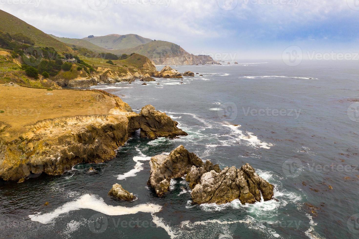 Visualizza di il roccioso Pacifico costa a partire dal garrapata stato parco, California. foto