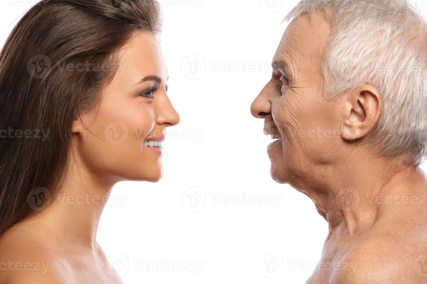 contento anziano padre e il suo bellissimo figlia foto