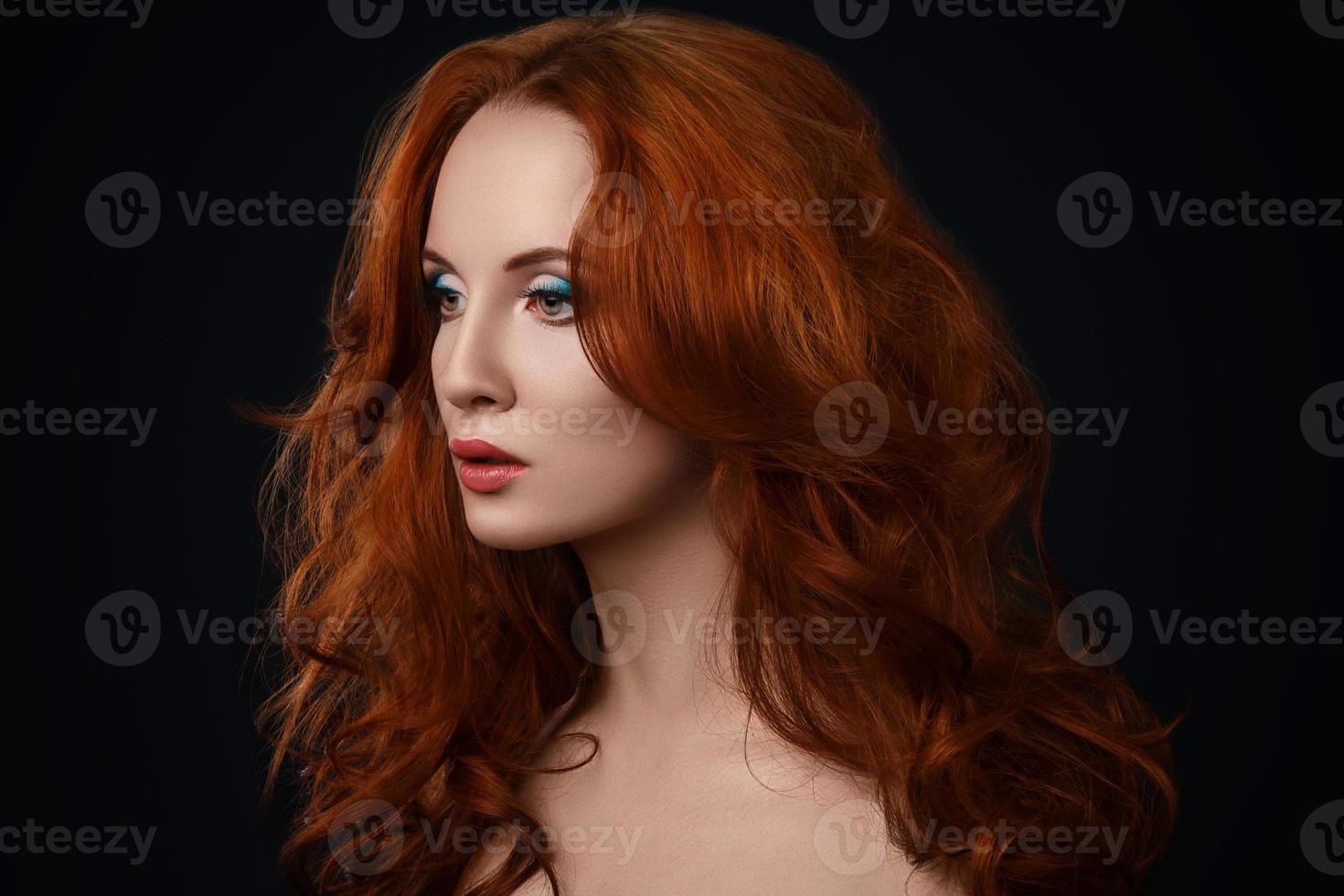 ritratto di donna con bellissimo rosso capelli foto