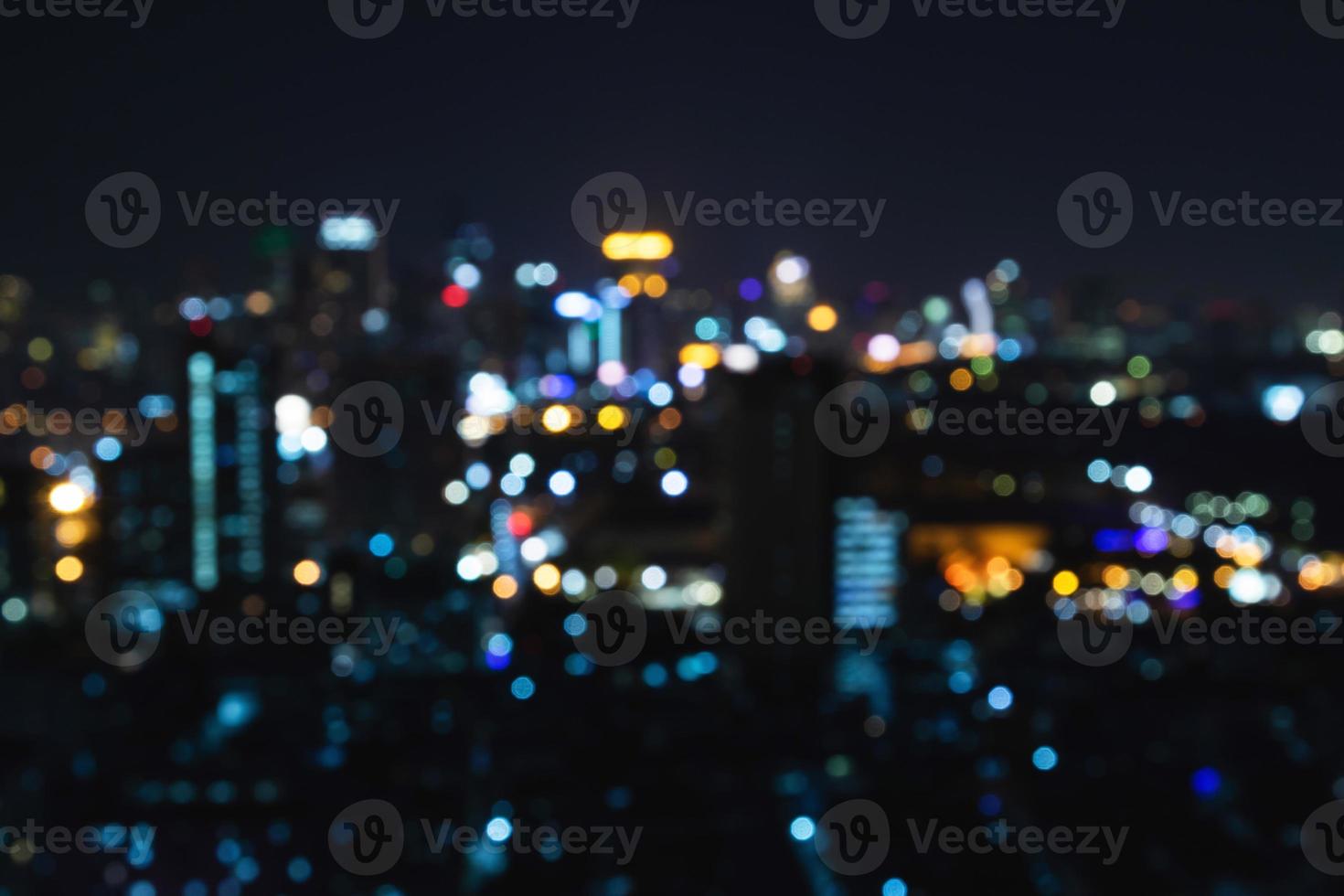sfocato luci di il moderno notte città foto