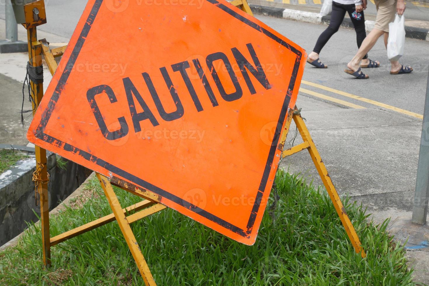 lavori avanti cartello su strada nel Singapore foto