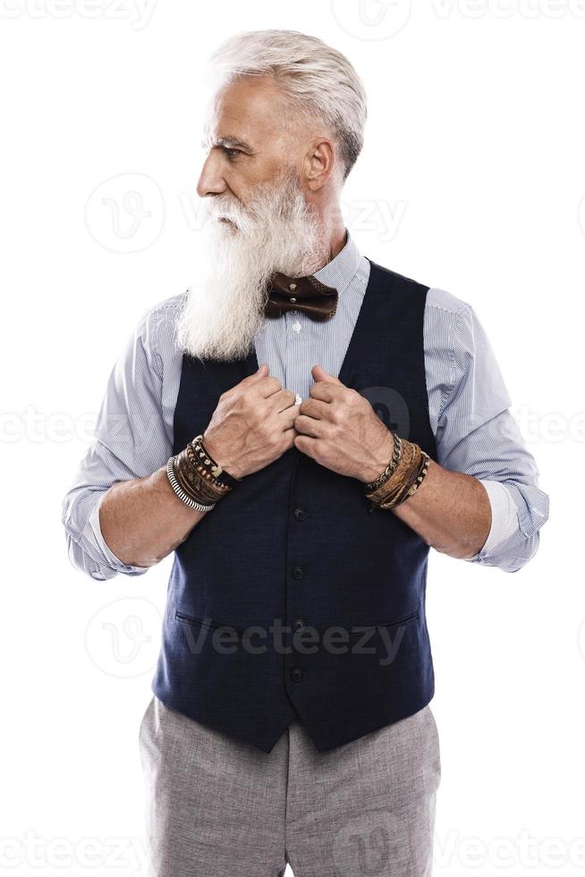 bello anziano maschio modello in posa su bianca sfondo foto