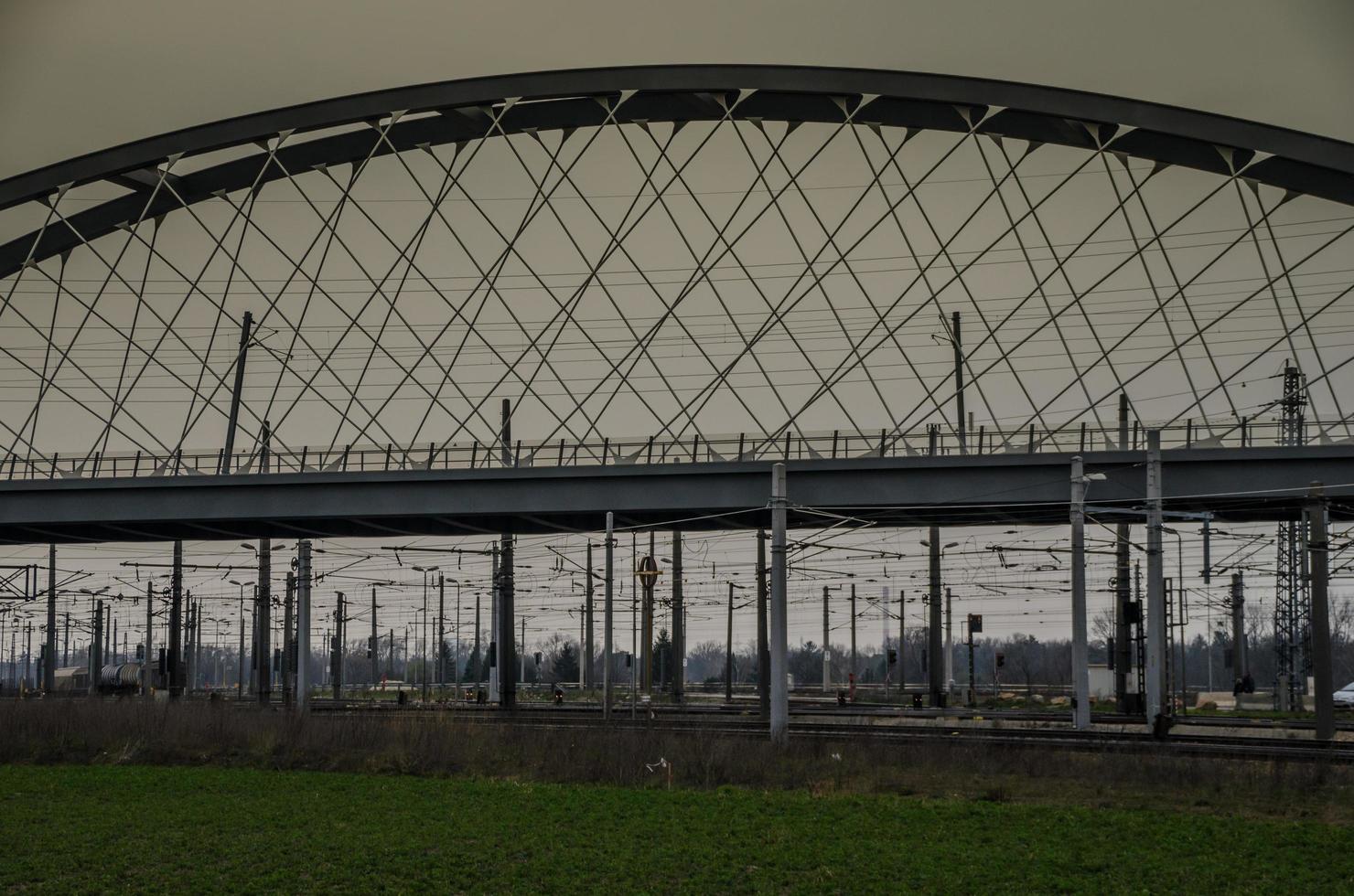 grande ponte e treno foto