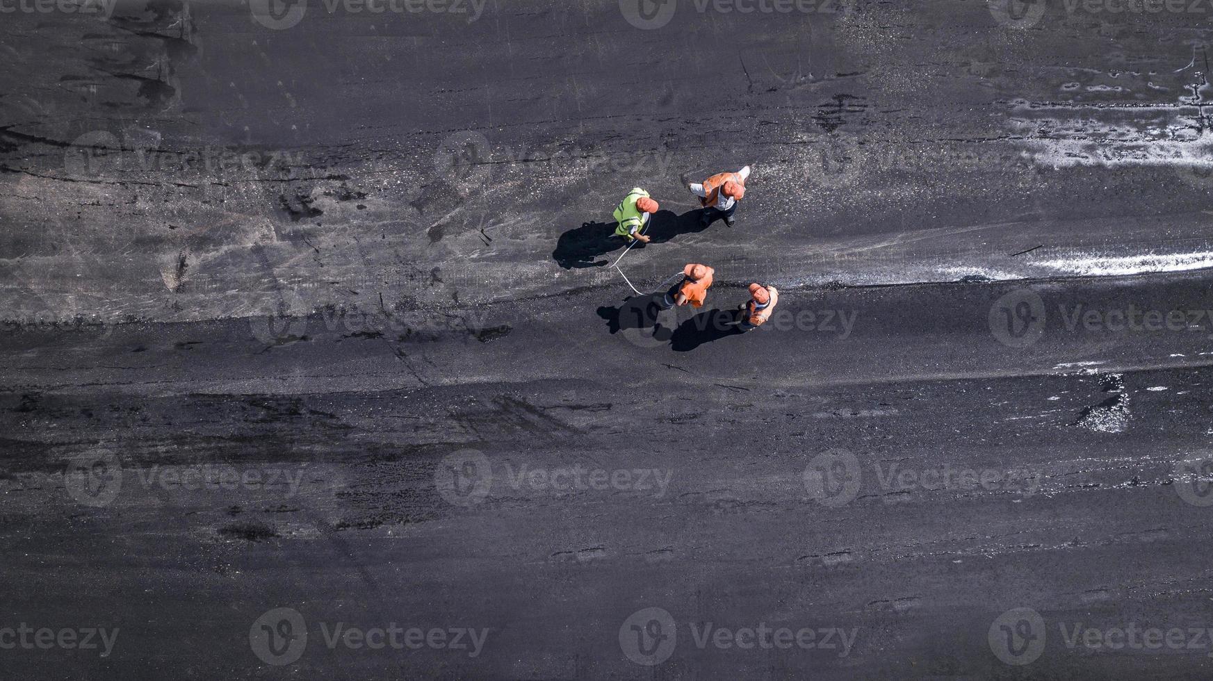 aereo Visualizza su il nuovo asfalto strada sotto costruzione foto