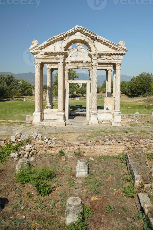 monumentale porta d'ingresso, tetrapylon nel afrodisia antico città nel aydin, turkiye foto