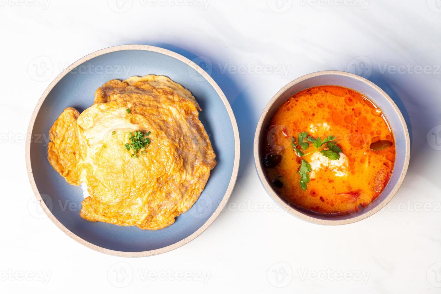 riso e frittata con tom yum kung foto