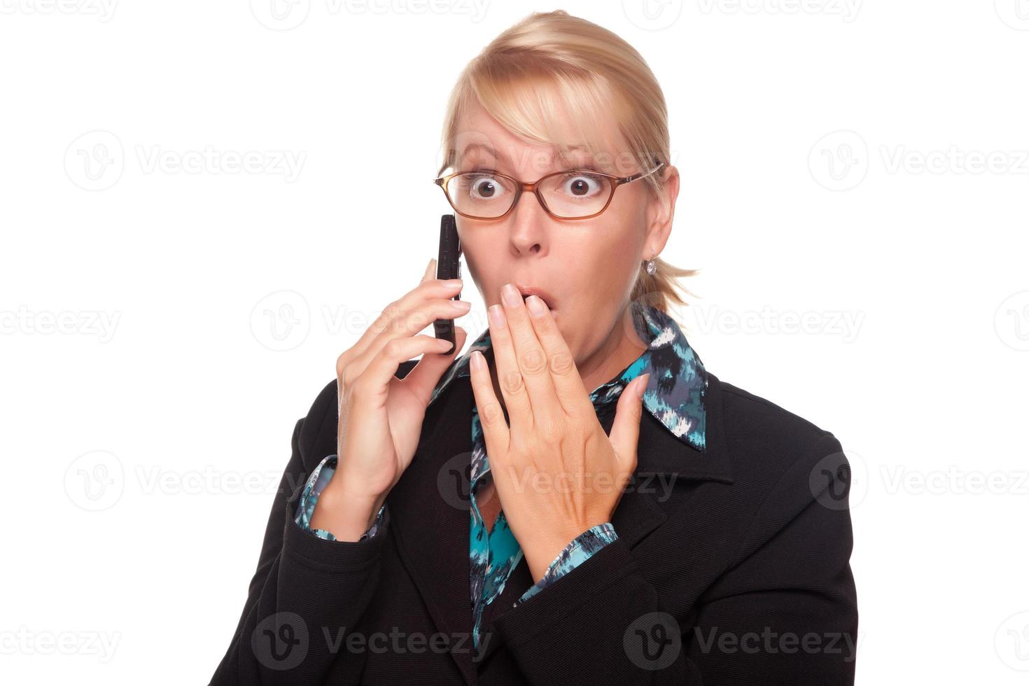 scioccato bionda donna su cellula Telefono foto