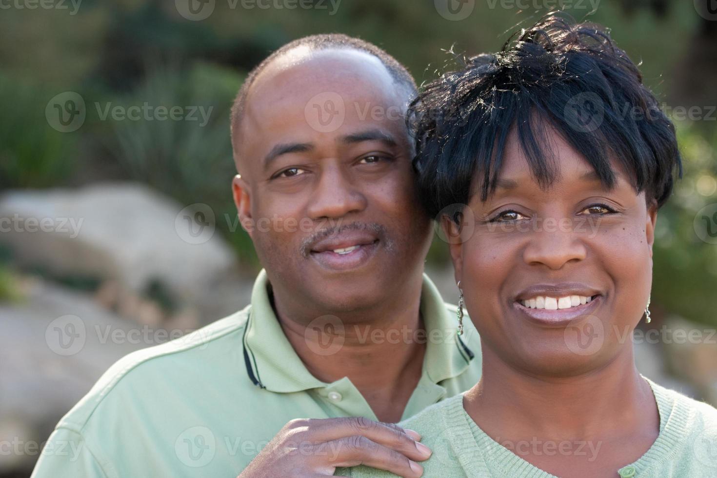 attraente contento africano americano coppia foto