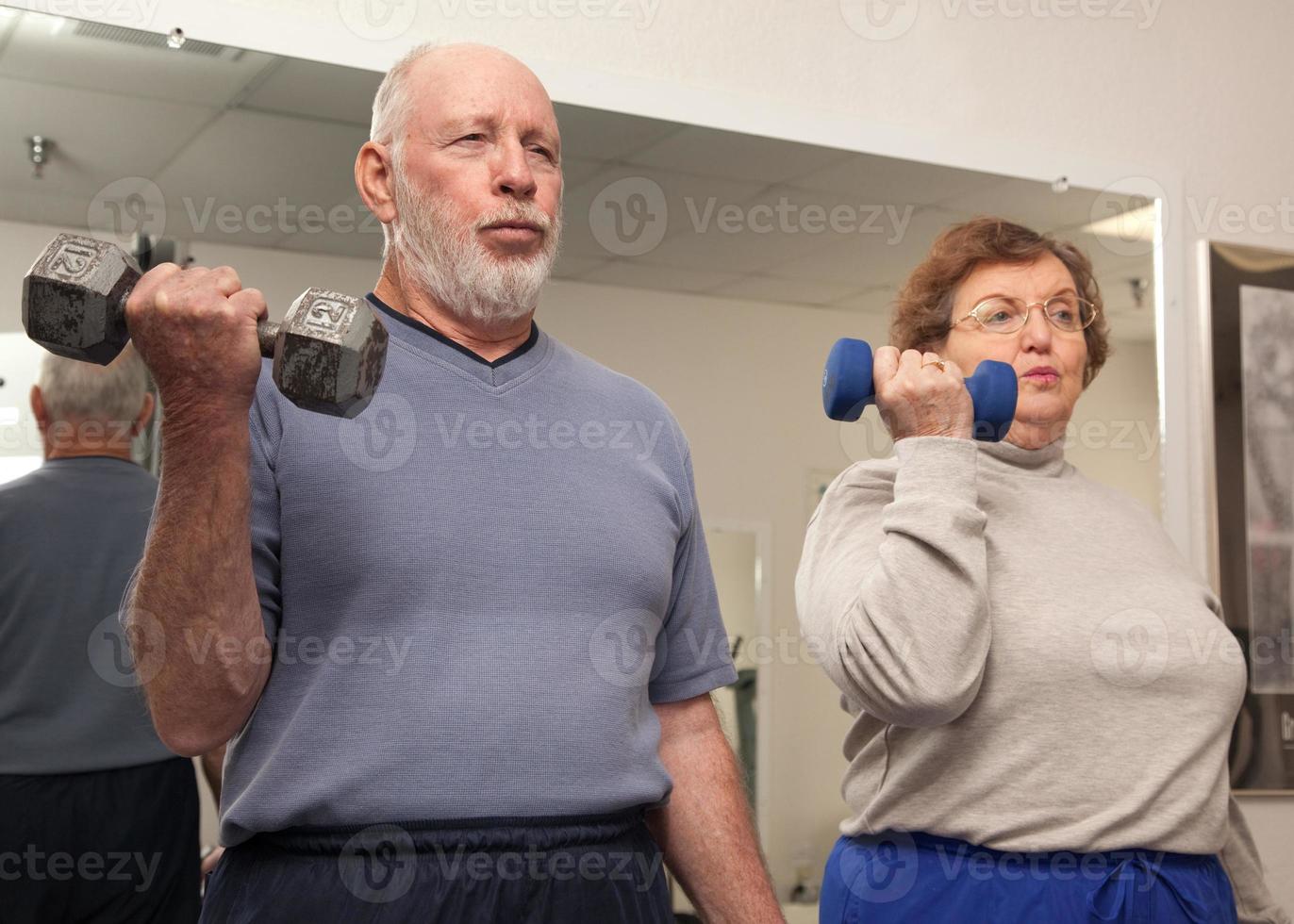 anziano adulto coppia Lavorando su foto