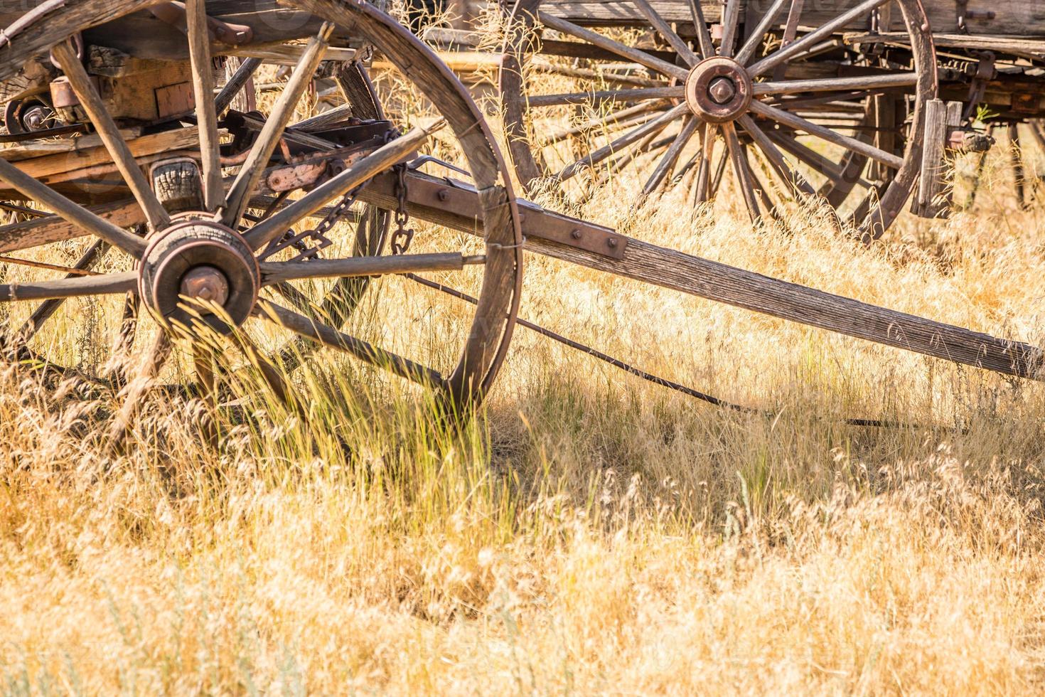 astratto di Vintage ▾ antico legna carri e ruote. foto