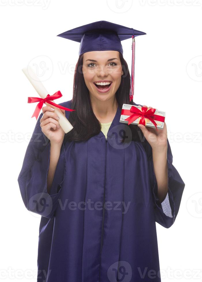 femmina diplomato con diploma e pila di regalo avvolto centinaia foto