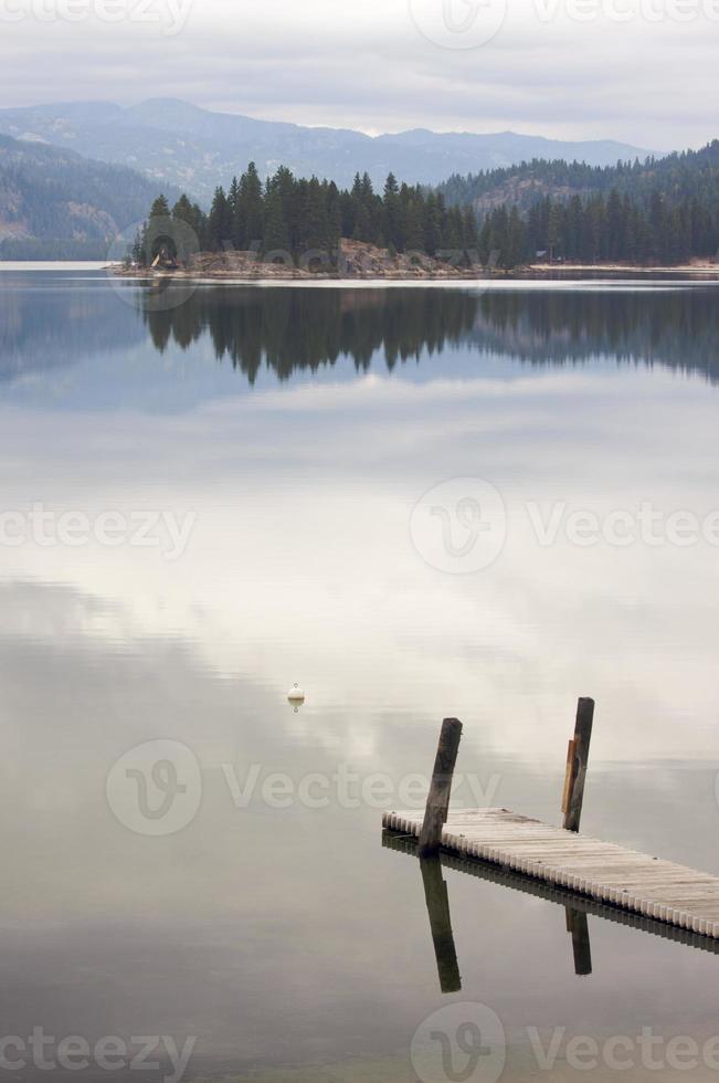 tranquillo mattina lago scena foto