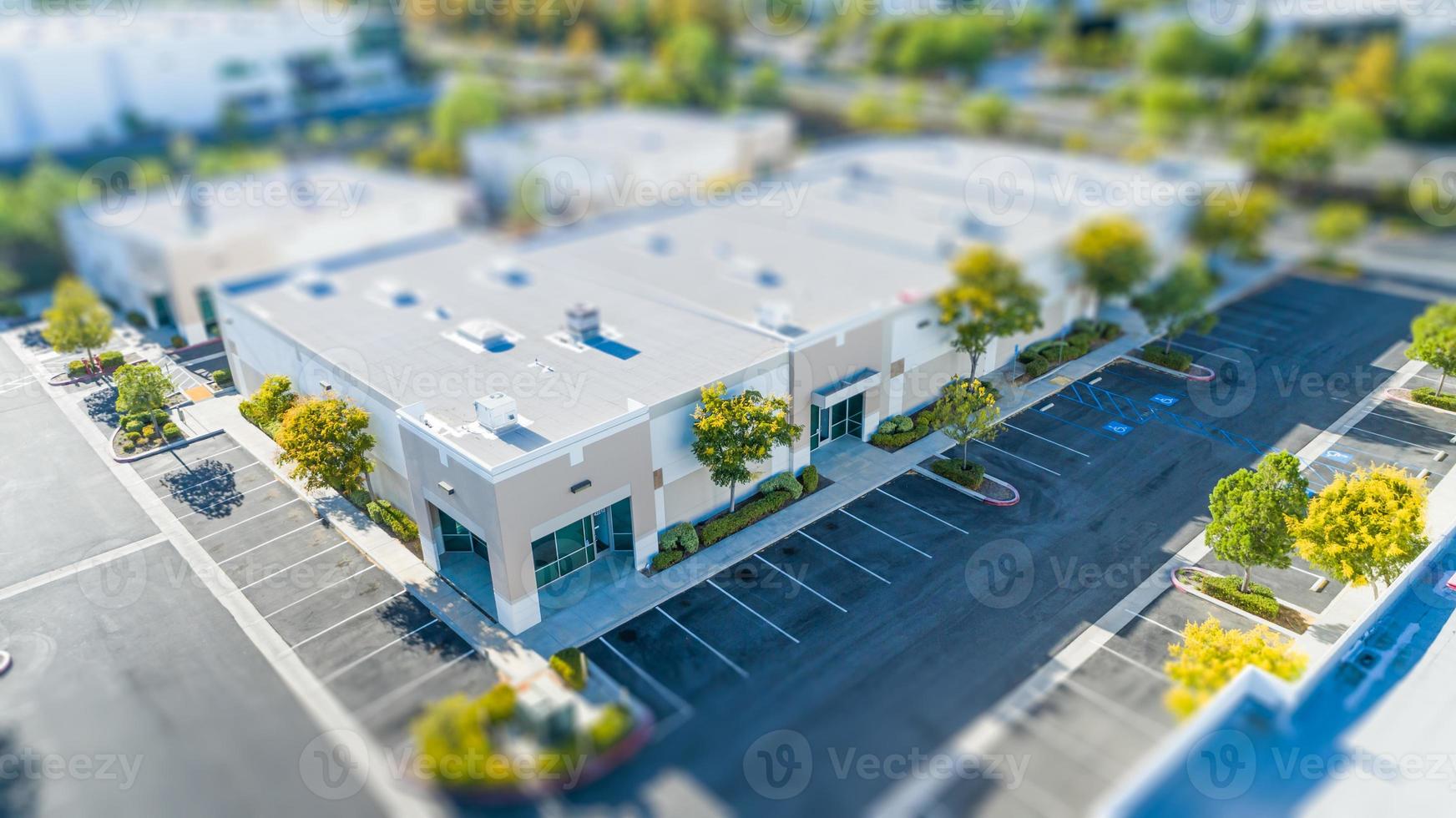 aereo Visualizza di commerciale edifici con tilt-shift sfocatura foto