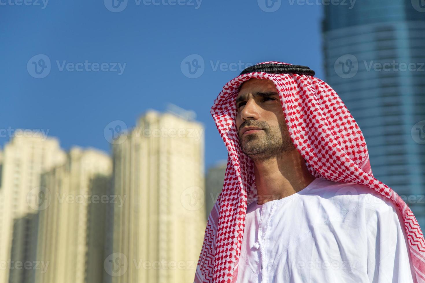 ritratto del giovane uomo d'affari arabo foto