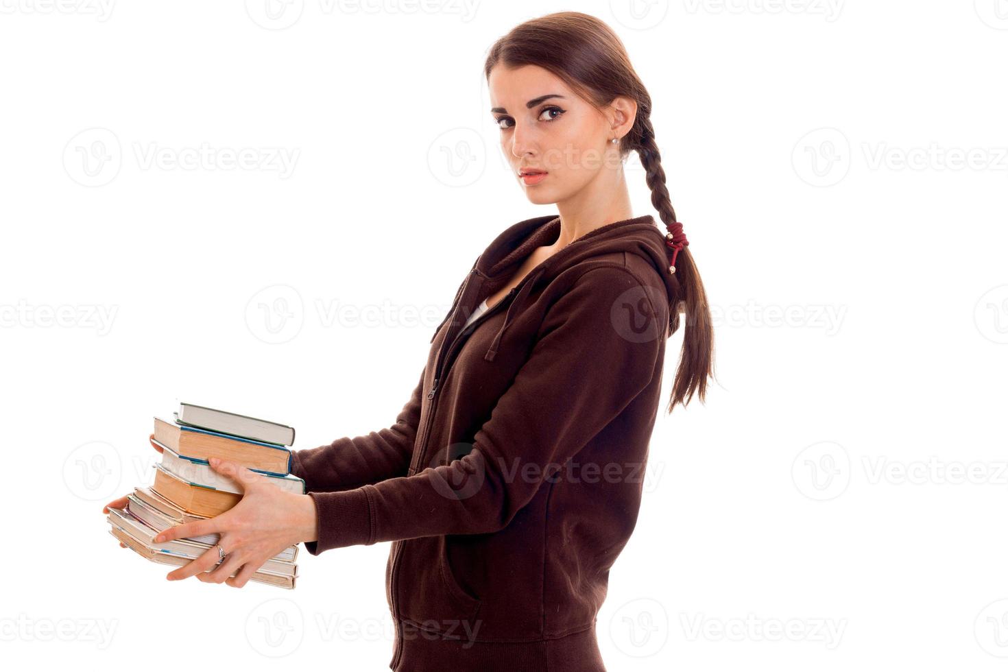 giovane bellissimo alunno ragazza con libri nel sua mani in posa isolato su bianca sfondo nel studio foto