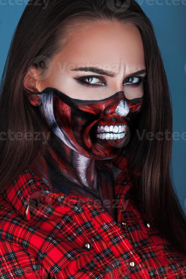 foto di adulto donna con spavento mae su per Halloween notte