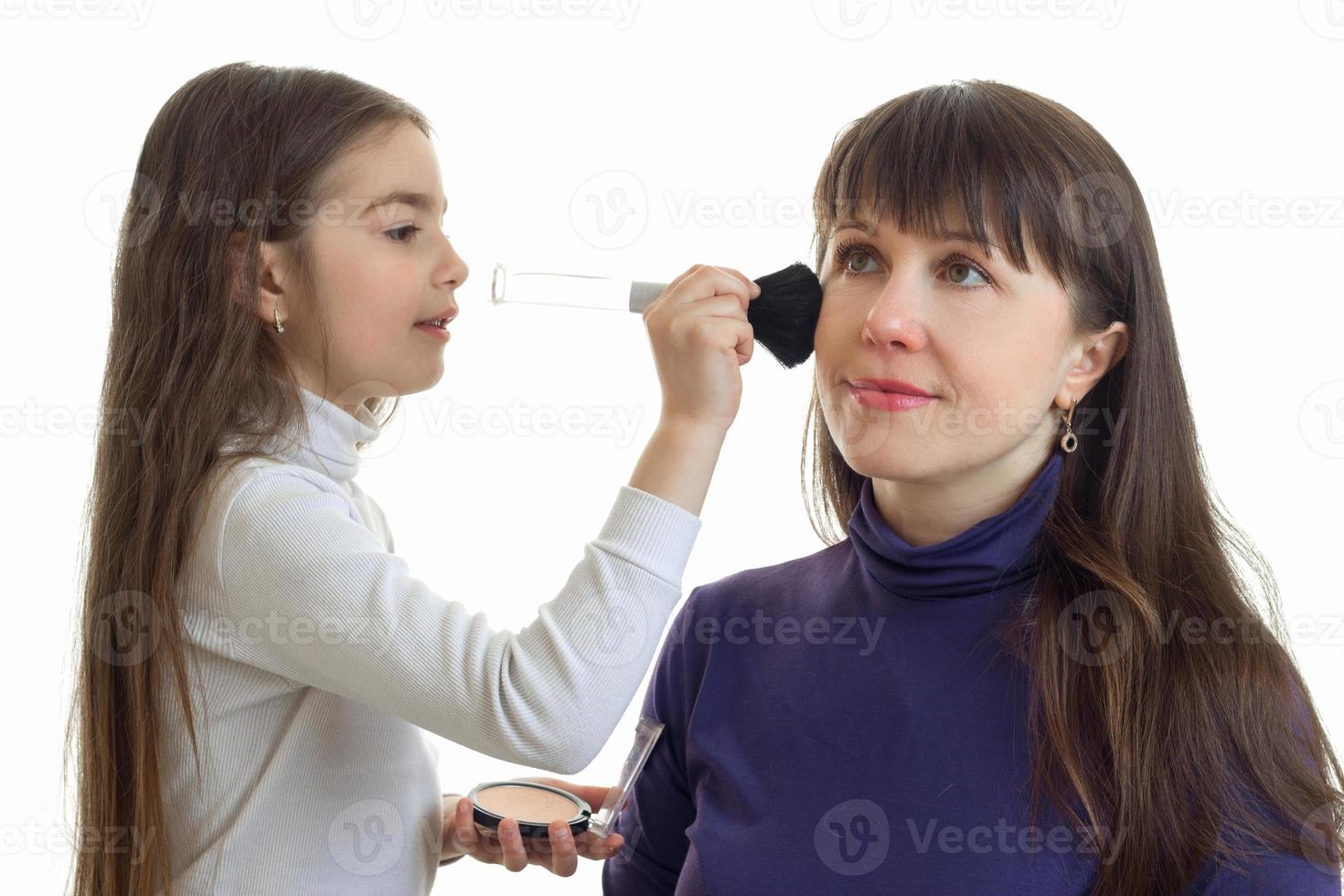 poco ragazza fa trucco per sua madre foto