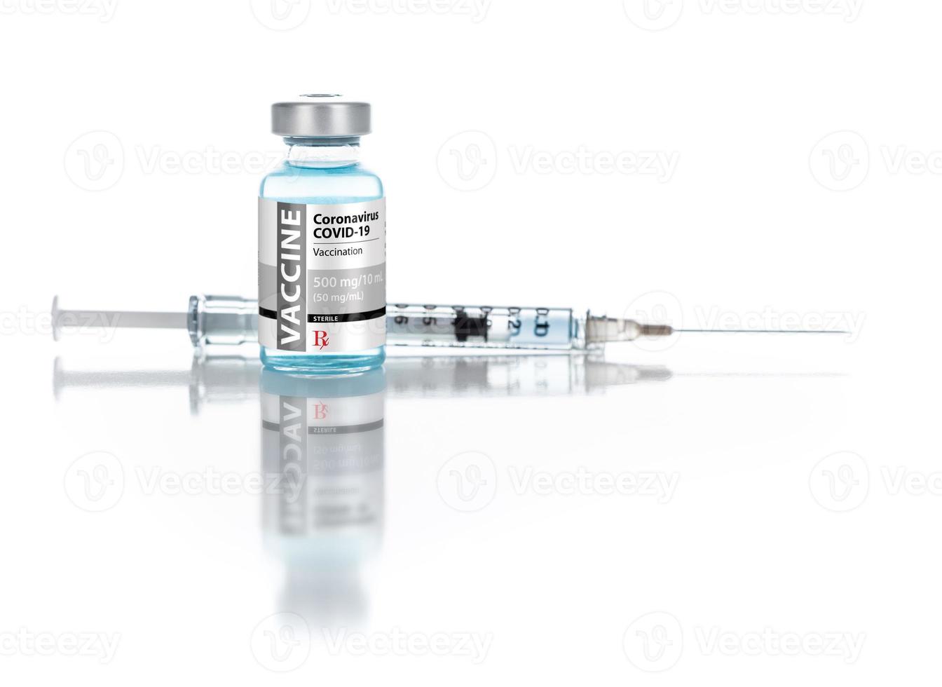 coronavirus covid-19 vaccino fiala e siringa su riflessivo bianca sfondo foto