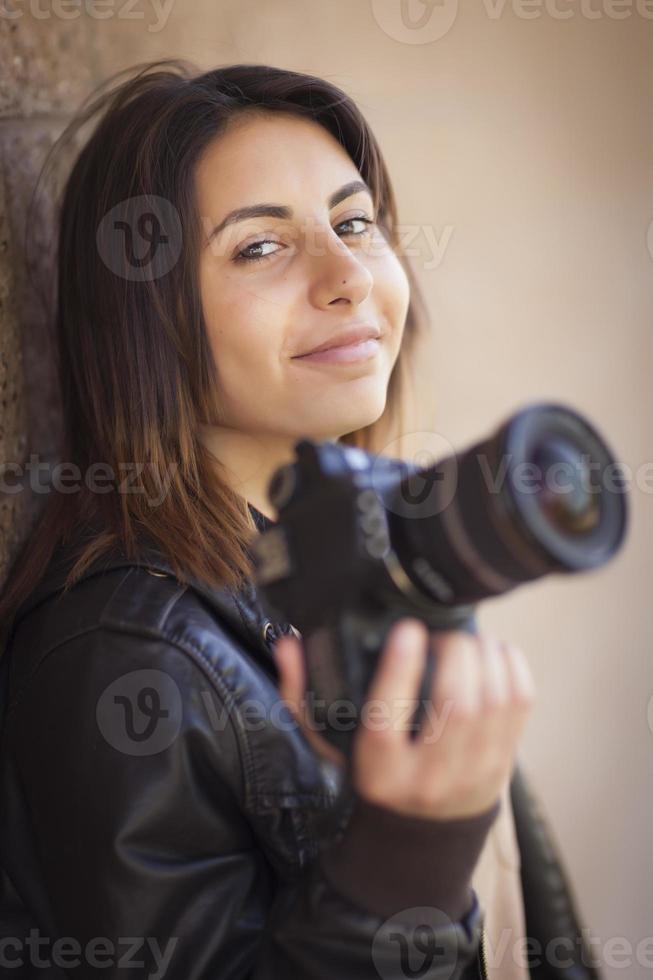 misto gara giovane adulto femmina fotografo Tenere telecamera foto