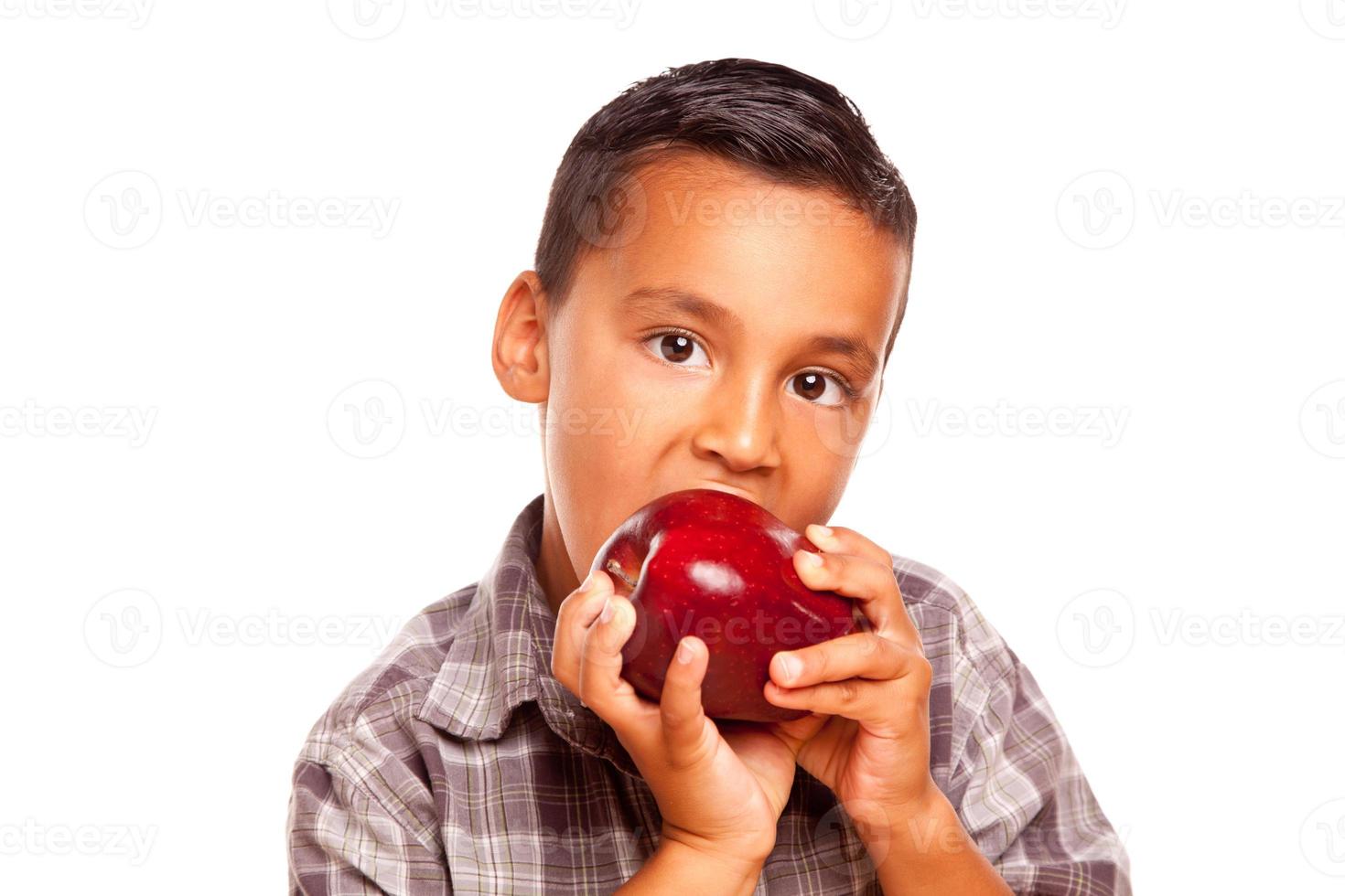 adorabile ispanico ragazzo mangiare un' grande rosso Mela foto