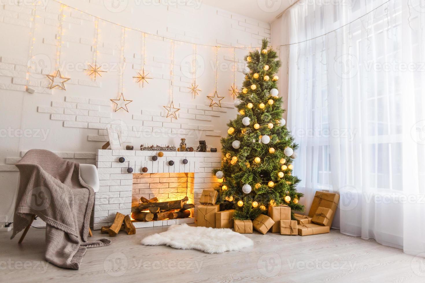 interno camera decorato nel Natale stile. no le persone. neutro colori. casa comfort di moderno casa. un' serie di fotografie