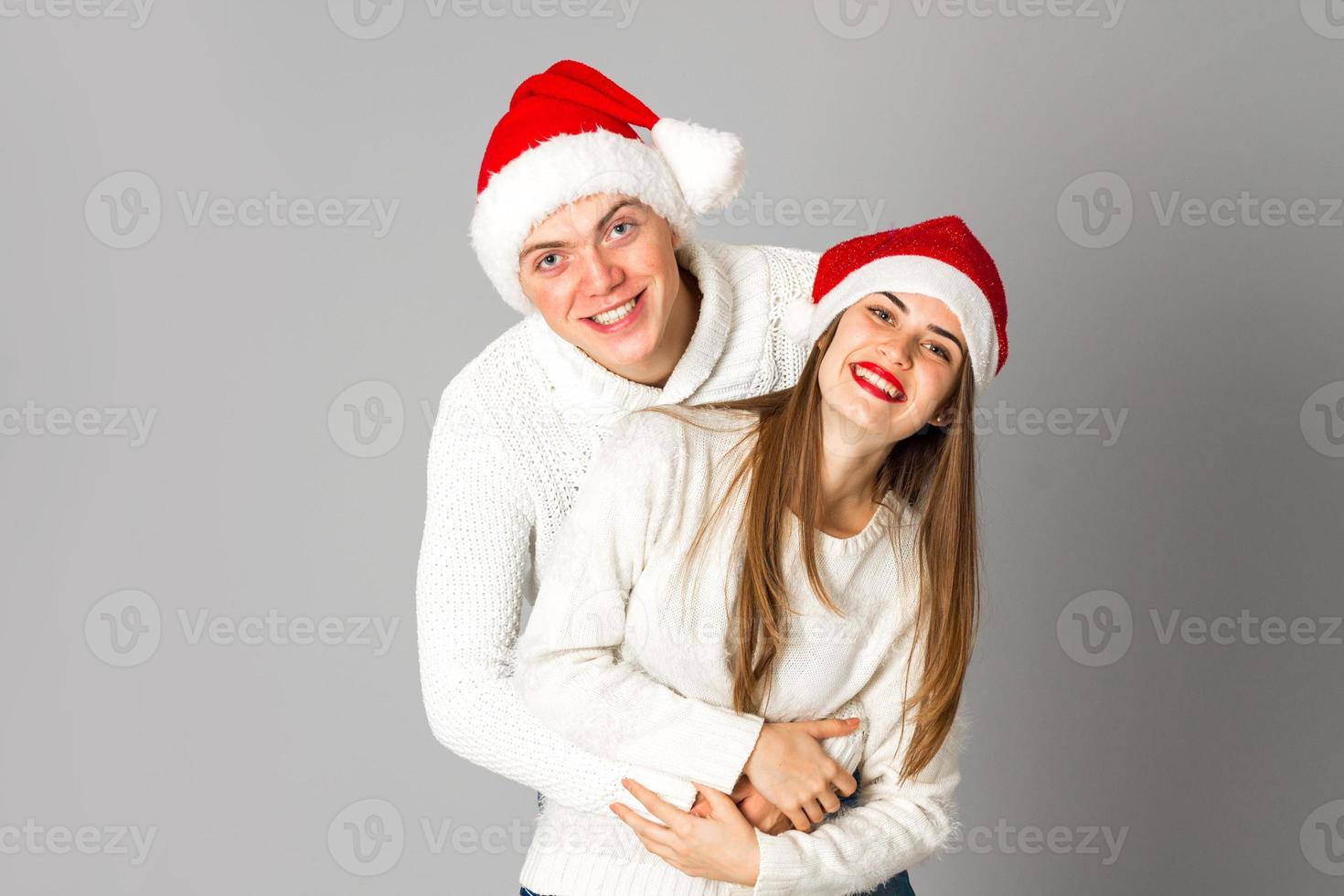coppia celebrare Natale nel studio foto