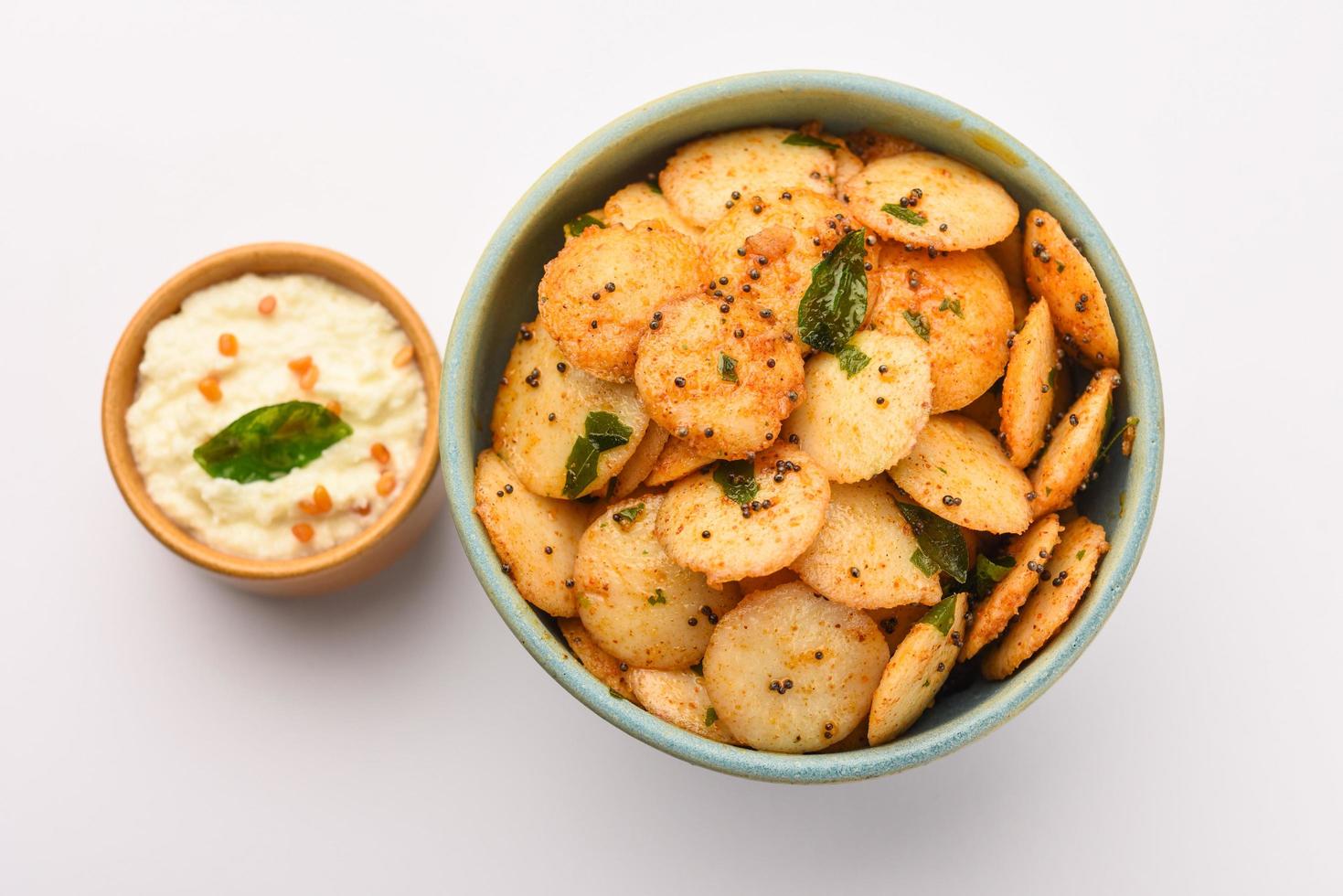 mini idli friggere con Noce di cocco chutney foto