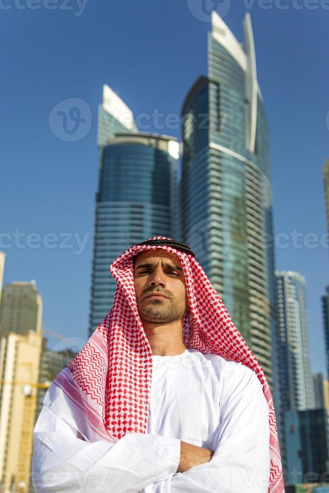 ritratto del giovane uomo d'affari arabo foto