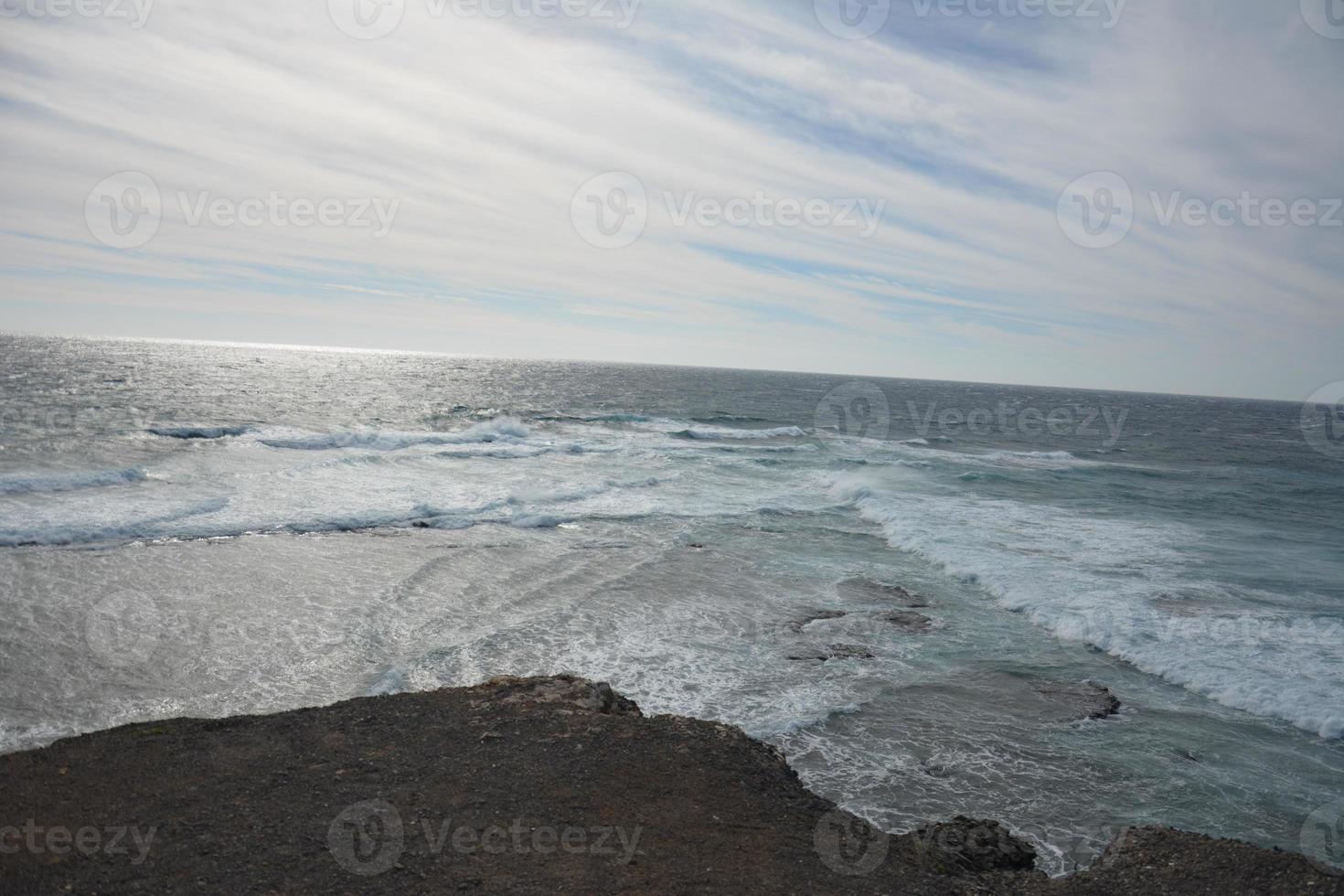 vulcanico geologico corroso strati, faro de punta Giandia, fuerteventura, canarino isole, Spagna. foto