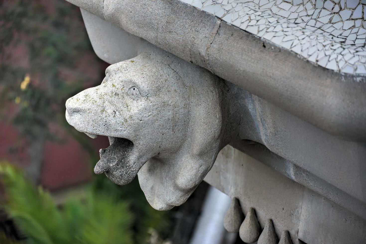 cane ornamento nel parco guell nel Barcellona, Spagna è un' pubblico parco sistema composto di giardini e architettonico elementi collocato su Carmelo collina, nel Barcellona, catalogna. foto