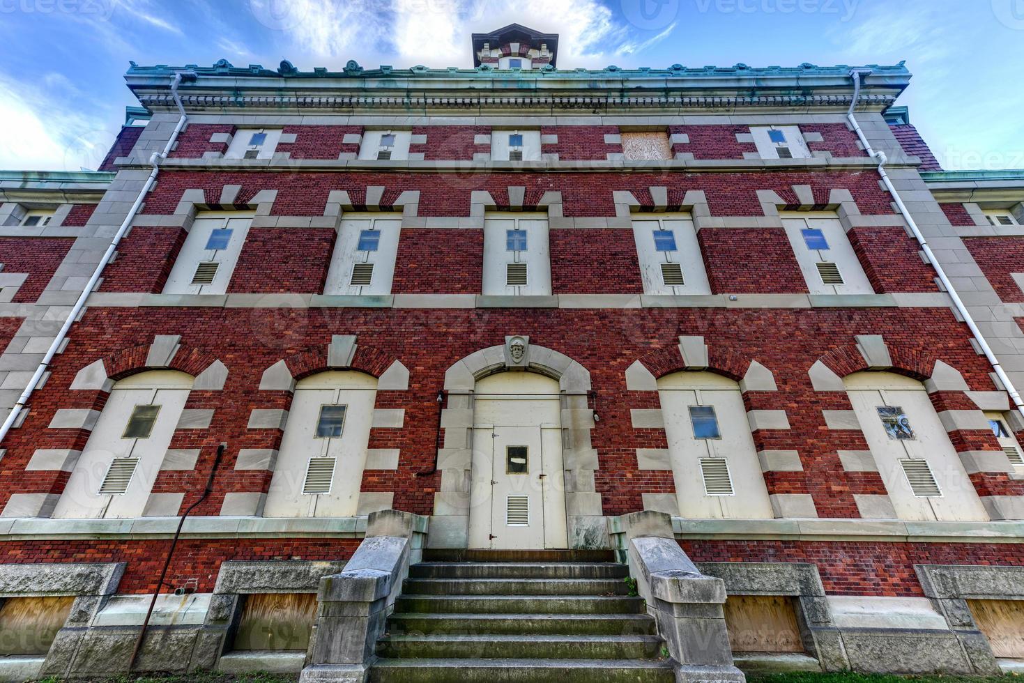 il abbandonato ellis isola immigrante Ospedale. esso era il unito stati primo pubblico Salute Ospedale, ha aperto nel 1902 e operativo come un' ospedale fino a 1930. foto