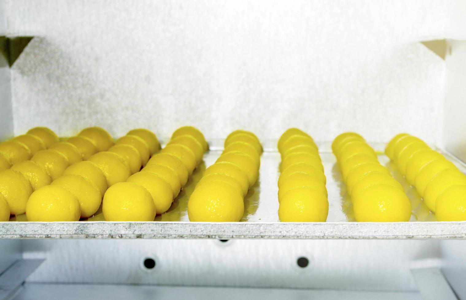 nastar pasticcini su un' vassoio nel un' cottura al forno piatto foto