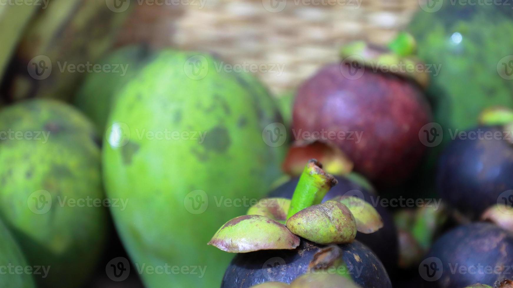 il frutta polpa è leggermente acido e dolce. cancro prevenzione frutta foto