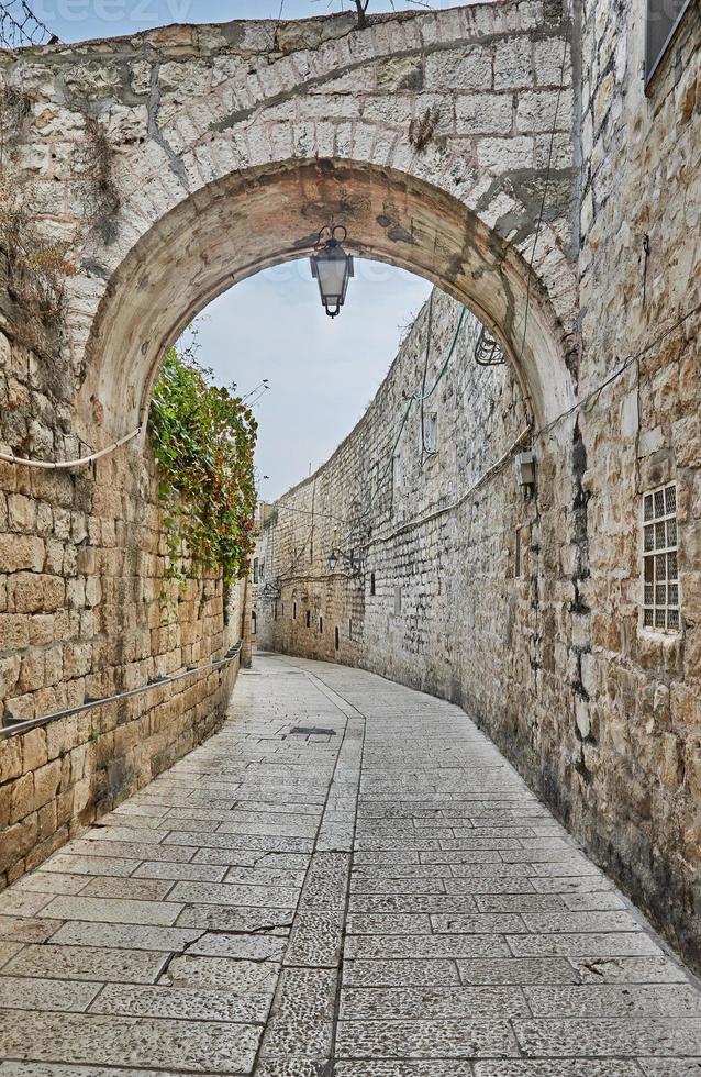 antico vicolo nel quartiere ebraico, Gerusalemme. Israele. foto nel vecchio stile dell'immagine a colori