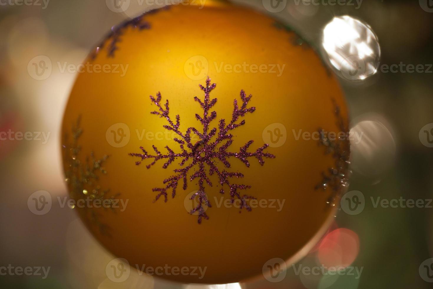 Natale fronzolo su Natale albero foto