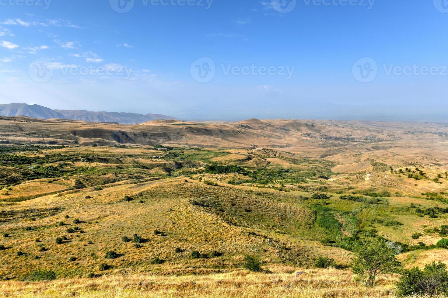 panoramico montagna Visualizza a partire dal jrvez foresta parco a partire dal voghjaberd villaggio nel Armenia. foto