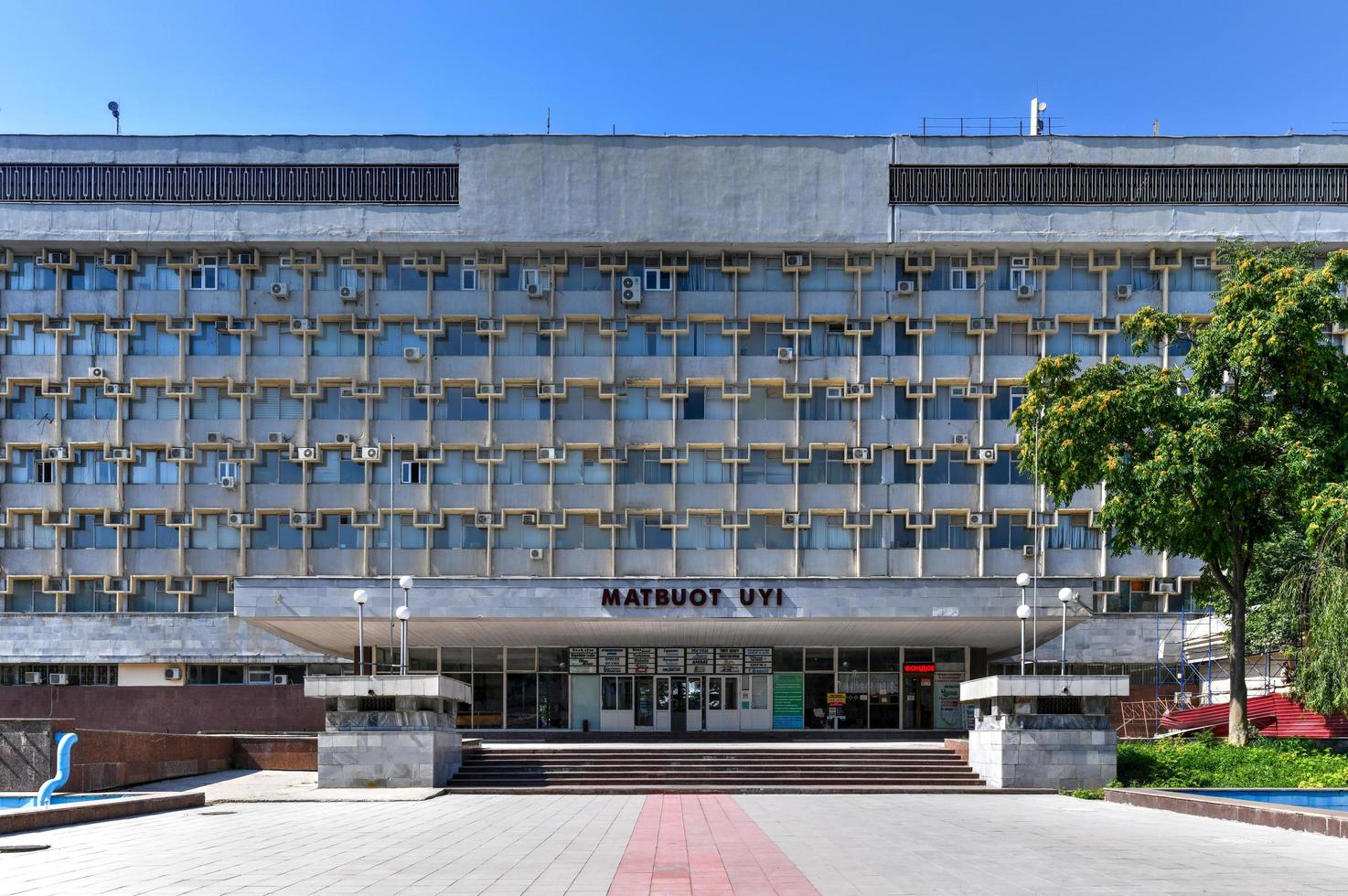 Tashkent, Uzbekistan - luglio 9, 2019 - matbuot uyi nel un' sovietico stile edificio nel Tashkent, Uzbekistan foto