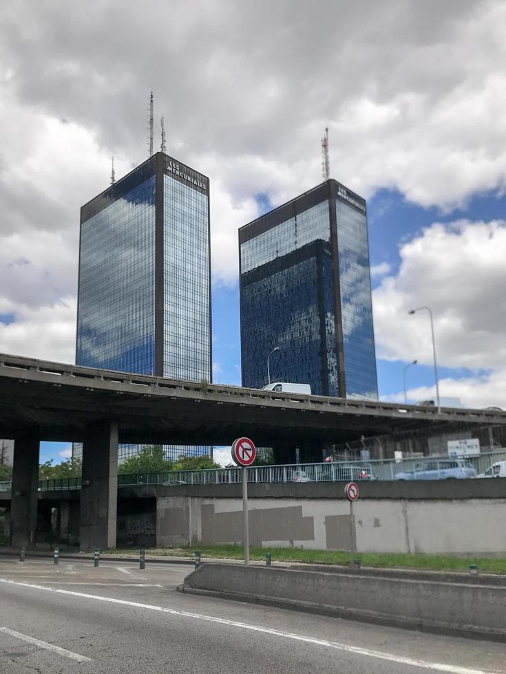 les mercuriali gemello torri nel bagnoletto, lungo il viale periferica, nel Parigi, Francia. essi erano costruito nel 1975, e siamo di nome levante e ponant, 2022 foto